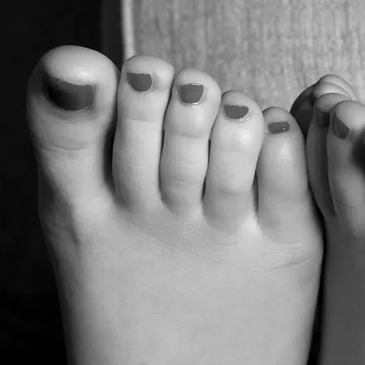 illustration: toes