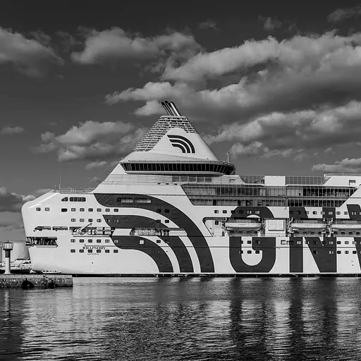 illustration: ship